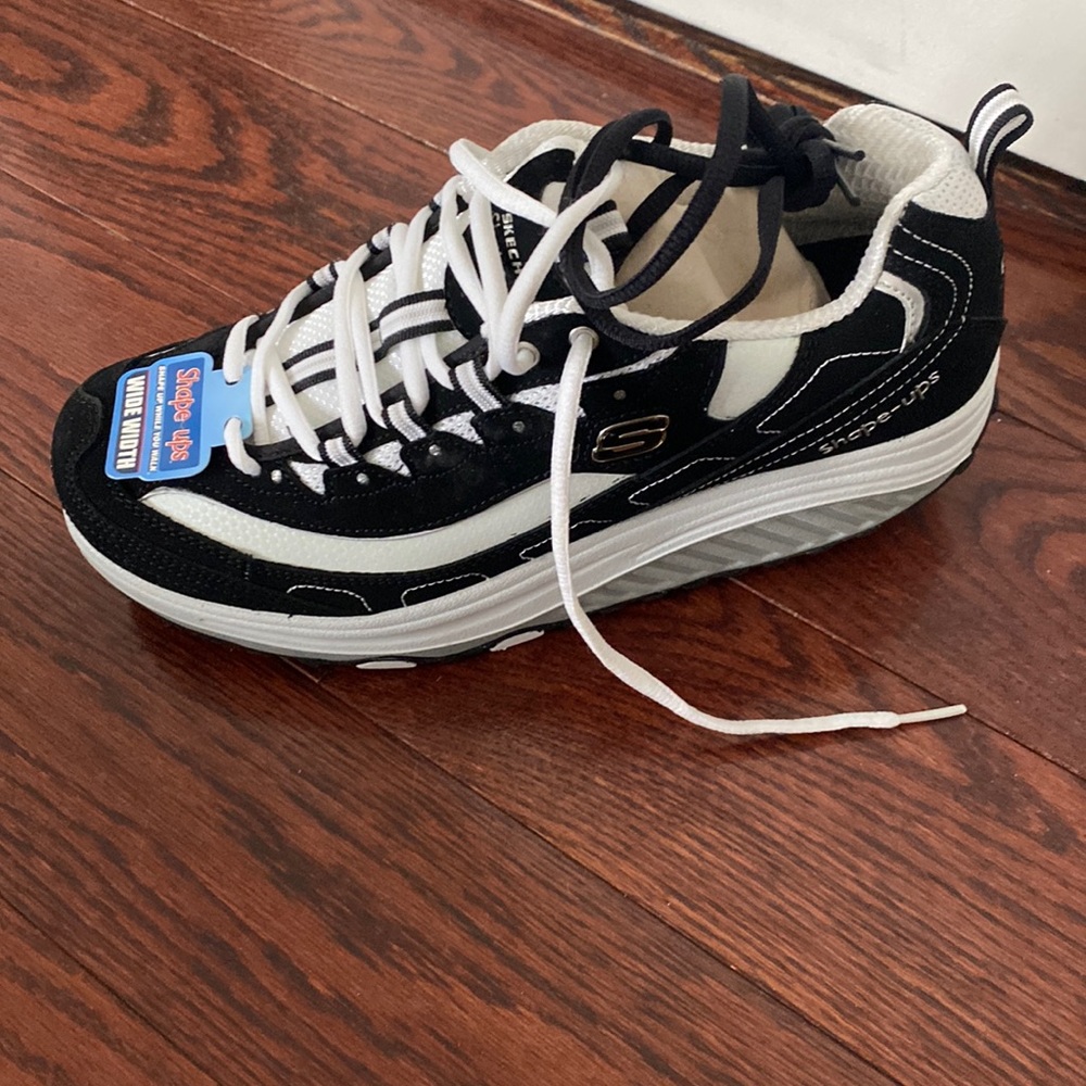 Sketches Shape ups size 9.5